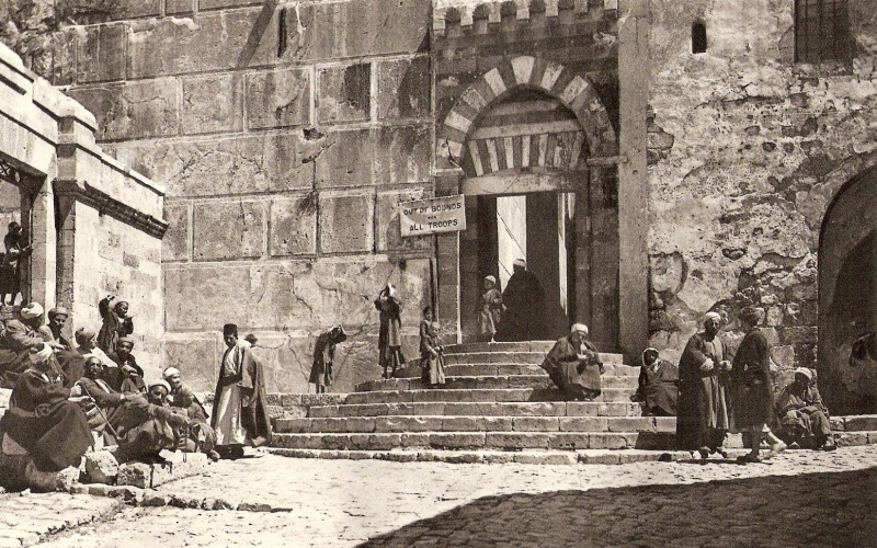 קובץ:Hebron entrance Haram1.jpg