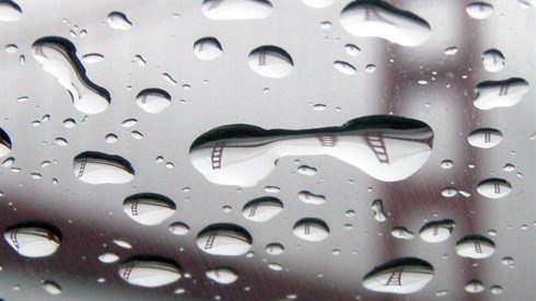 GGB_reflection_in_raindrops.jpg