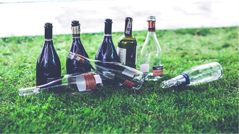 alcohol-glass-grass-drinking.jpg
