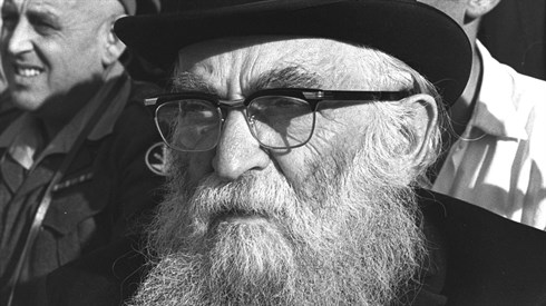 Isser_Yehuda_Unterman_portrait_1964.jpg