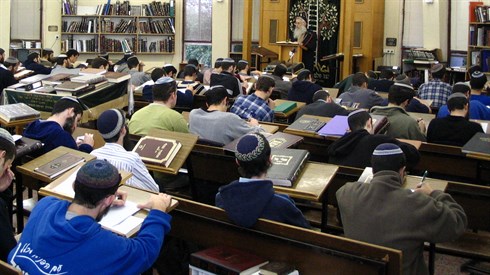 הישיבה (10).jpg