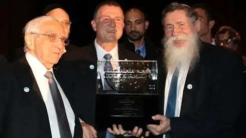 הנדיב יוג''ין גלוק הלך לעולמו.jpg