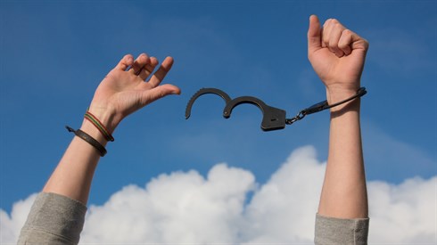 freedom-handcuffs-hands-247851.jpg