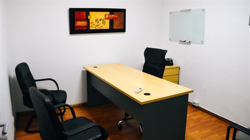 small-office-4837892_1920.jpg