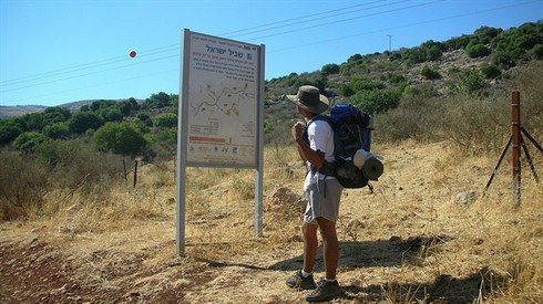 תפילה בטיול ובמכנסיים קצרים