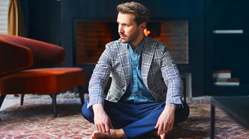 barefoot-beard-business-2188848.jpg