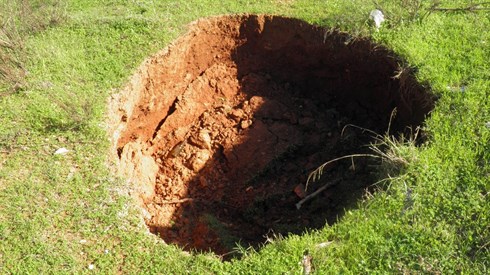 Realme_hole-1036733_1920.jpg