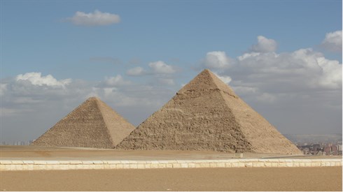 pyramid-195009_1920.jpg