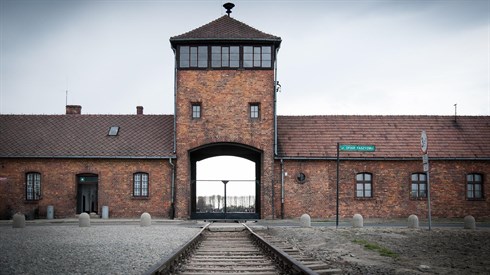 auschwitz-3485116_1920.jpg