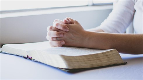 prayer-1308663_1920.jpg