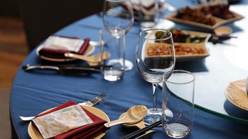 table-5696243_1920.jpg