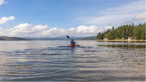 canoe-2179196_1920.jpg