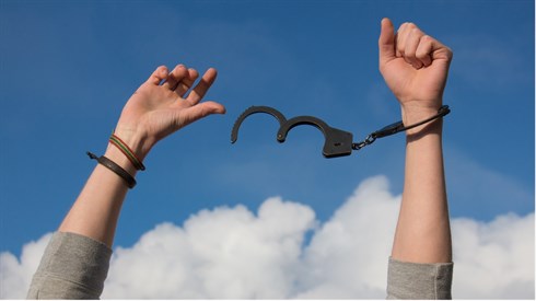 freedom-handcuffs-hands-247851.jpg