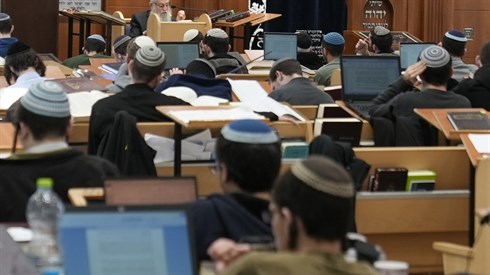 הרב זלמן בית מדרש 3.JPG
