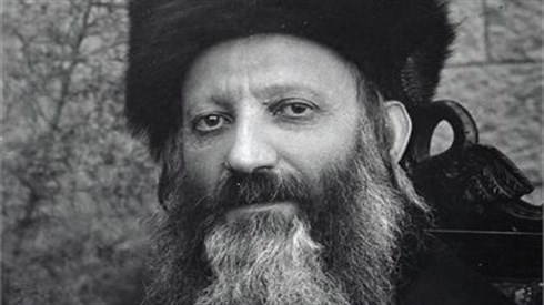 תמונה של הרב קוק מלבן.jpeg
