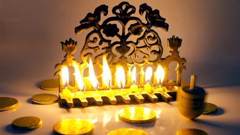 חנוכיה ומשחקים