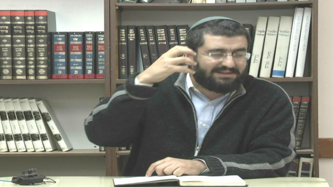 המהלך בדרך ואין לו לוויה יעסוק בתורה