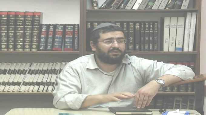 הלומד תורה בלילה - חוט של חסד עליו ביום