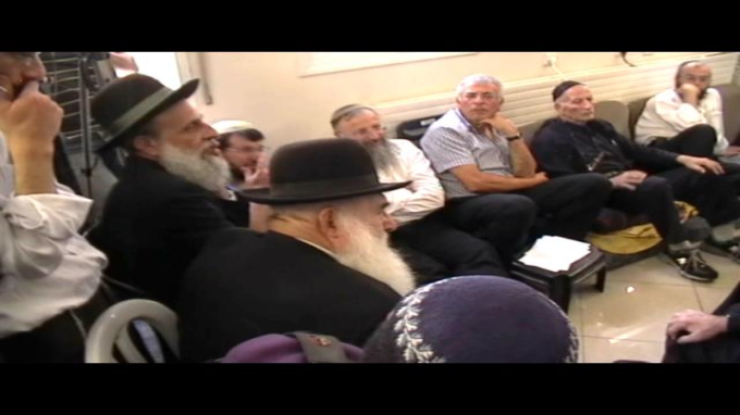 ניחום אבלים בבית הרב אליהו