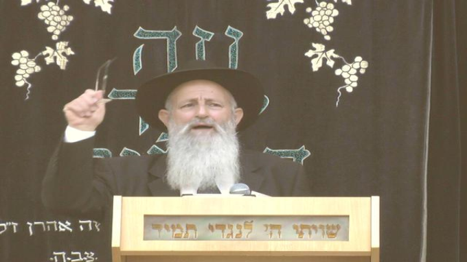 איש על העדה
