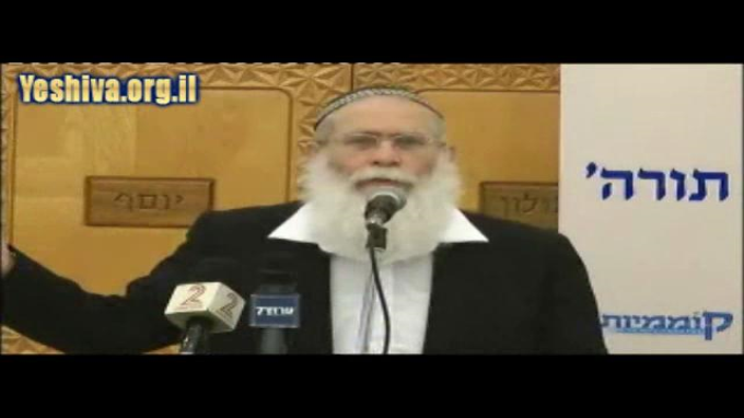שני כוחות מתאבקים כעת במחננו