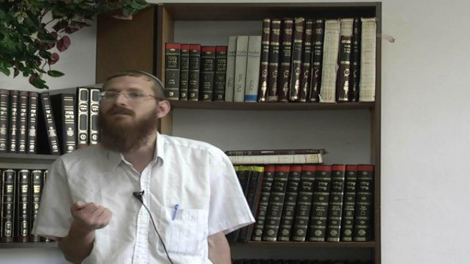 רכב שאול שהושלך עליו בקבוק תבערה