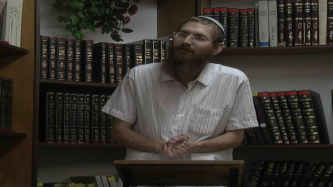 העברת מקרר דרך בית שכן שמתנגד