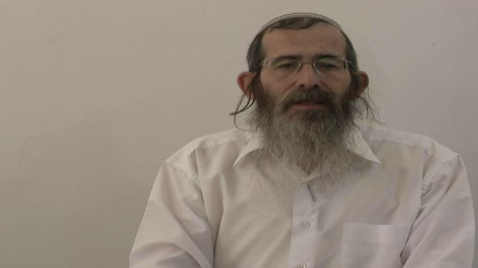 אדמתו עמו