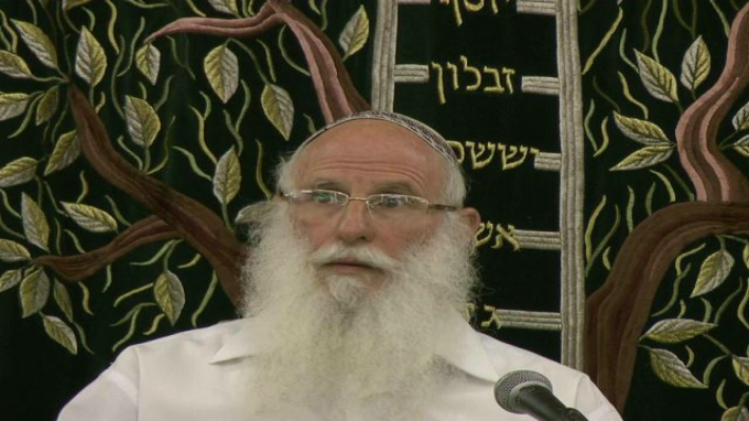 נוח לאדם ש"יקיים" או "תתקיים" מצווה בממונו