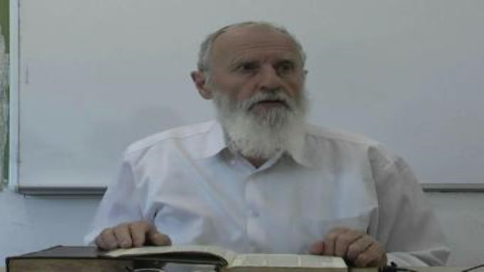 שרטוט הנייר בכתיבת מילים מן התורה