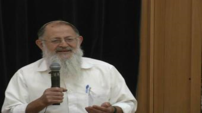 גאונות מחד ופשטות מאידך