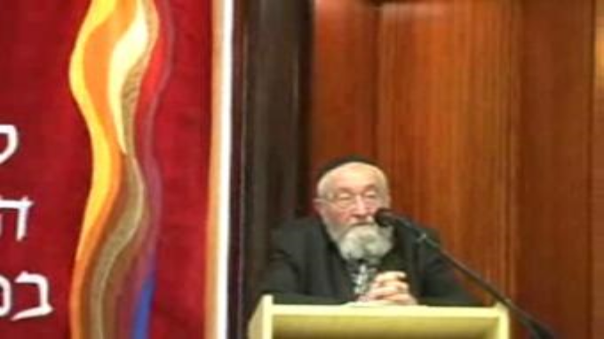 העמדת בהמה ע"ג עשבים בשבת