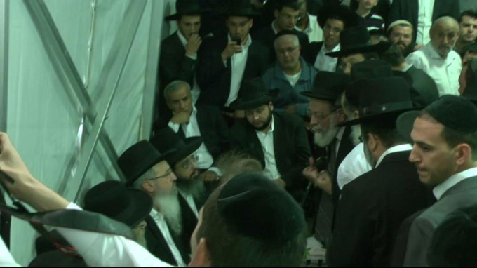 ניחום אבלים בבית מרן הרב עובדיה יוסף זצ"ל