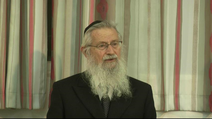 אוהב צדק 