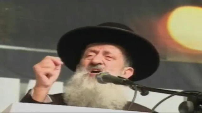 מי האיר ממזרח צדק יקראהו לרגליו