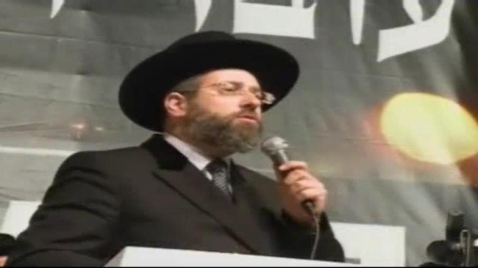 אוהב את הבריות ומקרבן לתורה
