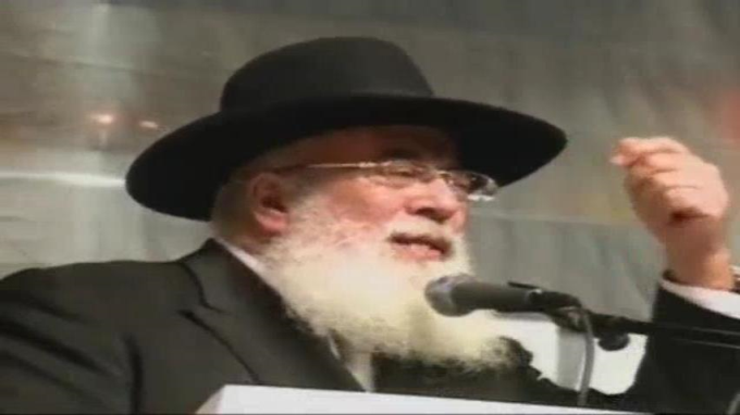 "וירוממוהו בקהל עם ובמושב זקנים יהללוהו"