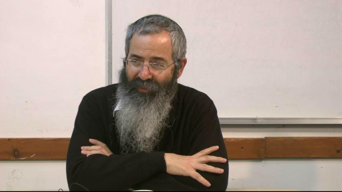 כיצד מתקשרים השולחן והכסא לקדוש ברוך הוא?