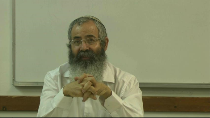 "אנא בכוח גדולת ימינך תתיר צרורה"