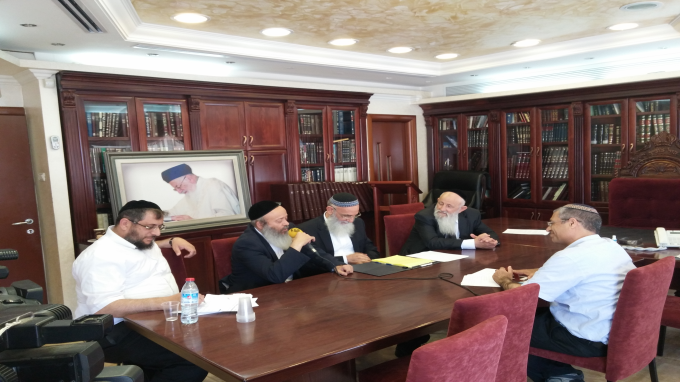 עוזרי הרב מספרים על הנהגותיו של הרב מרדכי אליהו זצוק"ל