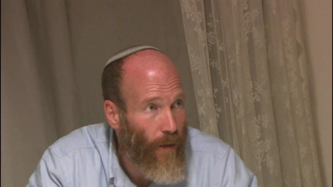 מה בין איש לאדם