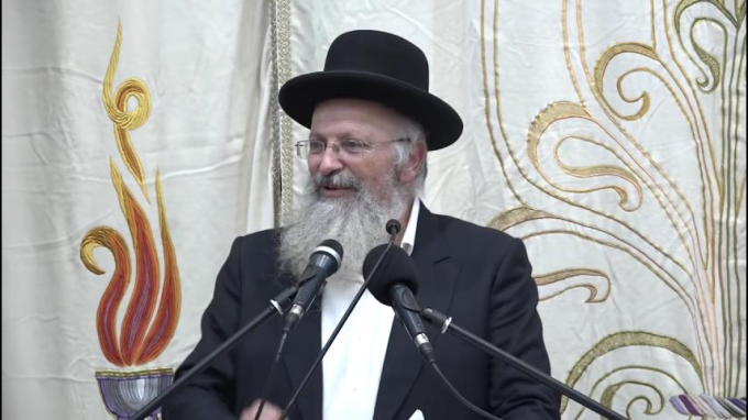  וְהָיָה לְךָ לְאוֹת עַל יָדְךָ וּלְזִכָּרוֹן בֵּין עֵינֶיךָ 