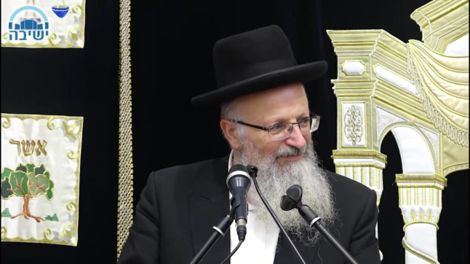 הַמַּבִּיט לָאָרֶץ – וַתִּרְעָד