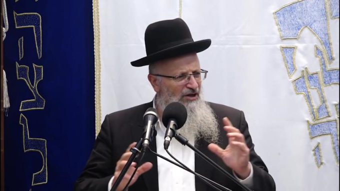 טוֹב וְיָשָׁר ה' עַל כֵּן יוֹרֶה חַטָּאִים בַּדָּרֶךְ