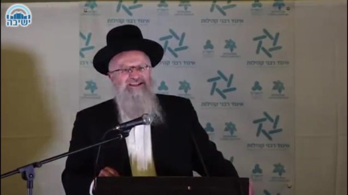 לְךָ עָשִֹיתָ שֵׁם גָּדוֹל וְקָדוֹשׁ בְּעוֹלָמָךְ