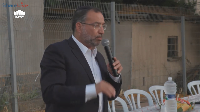 למה ר' עקיבא צוחק?