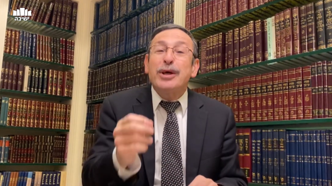שבת חנוכה- ״הדליקו נרות בחצרות קודשיך״ - למה?