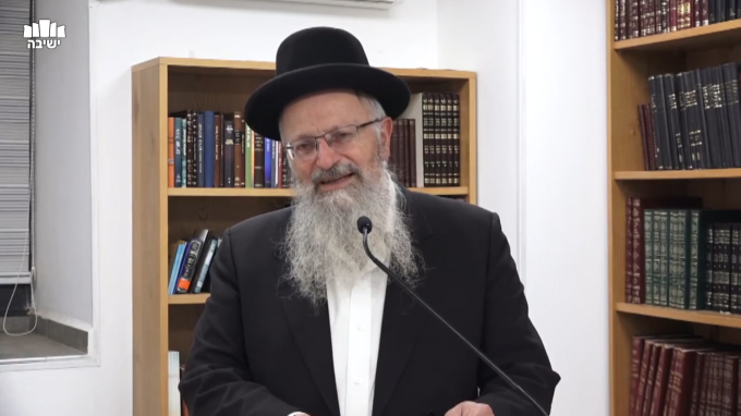 הדלקת נרות חנוכה במנייני חצרות