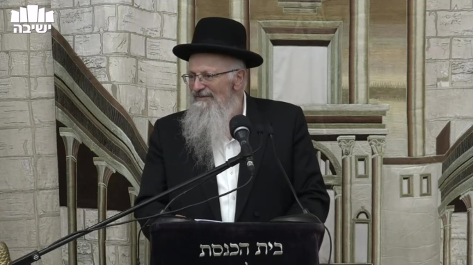 לִשְׁמֹעַ בָּאֹזֶן הַלֵּב כָּרוֹז מַלְכּוֹ שֶׁל עוֹלָם