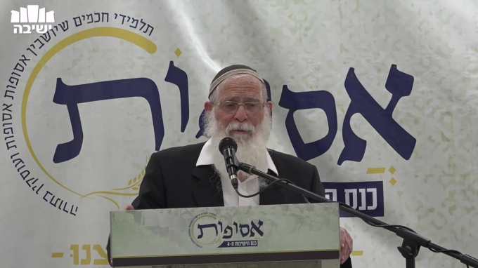 שלשו מצוות נצטוו ישראל בארץ